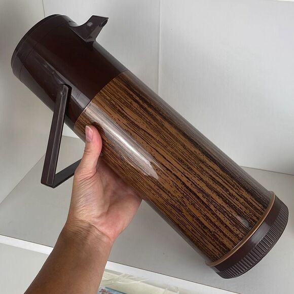 Aladdin’s Pump-a-Drink Thermos 70s Wood Grain - Picture 2 of 12